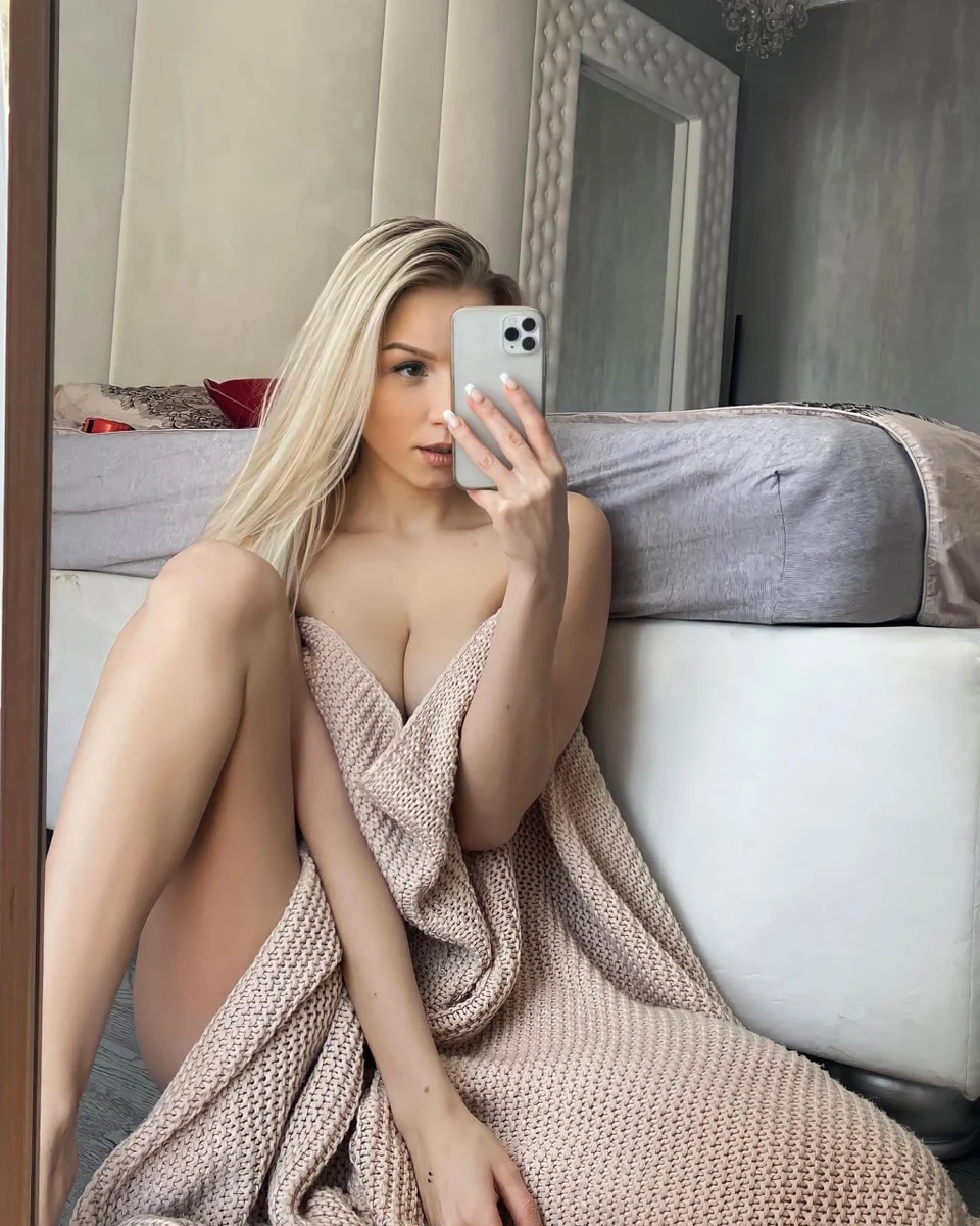 Корделла эскорт в городе Питер