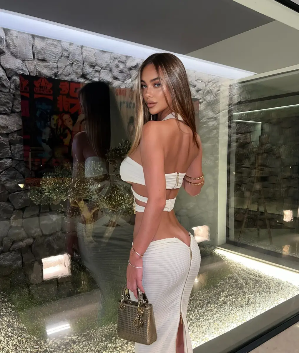 Карина эскорт в городе Питер