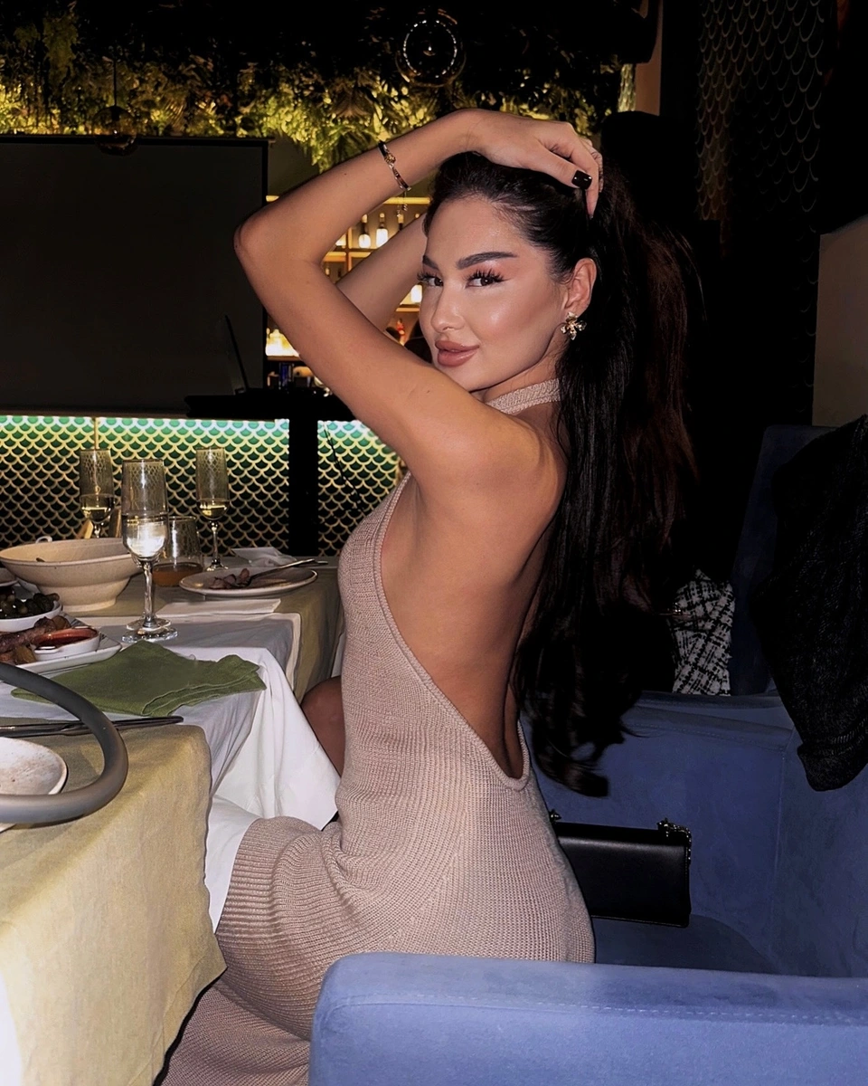 Мина эскорт в городе Питер