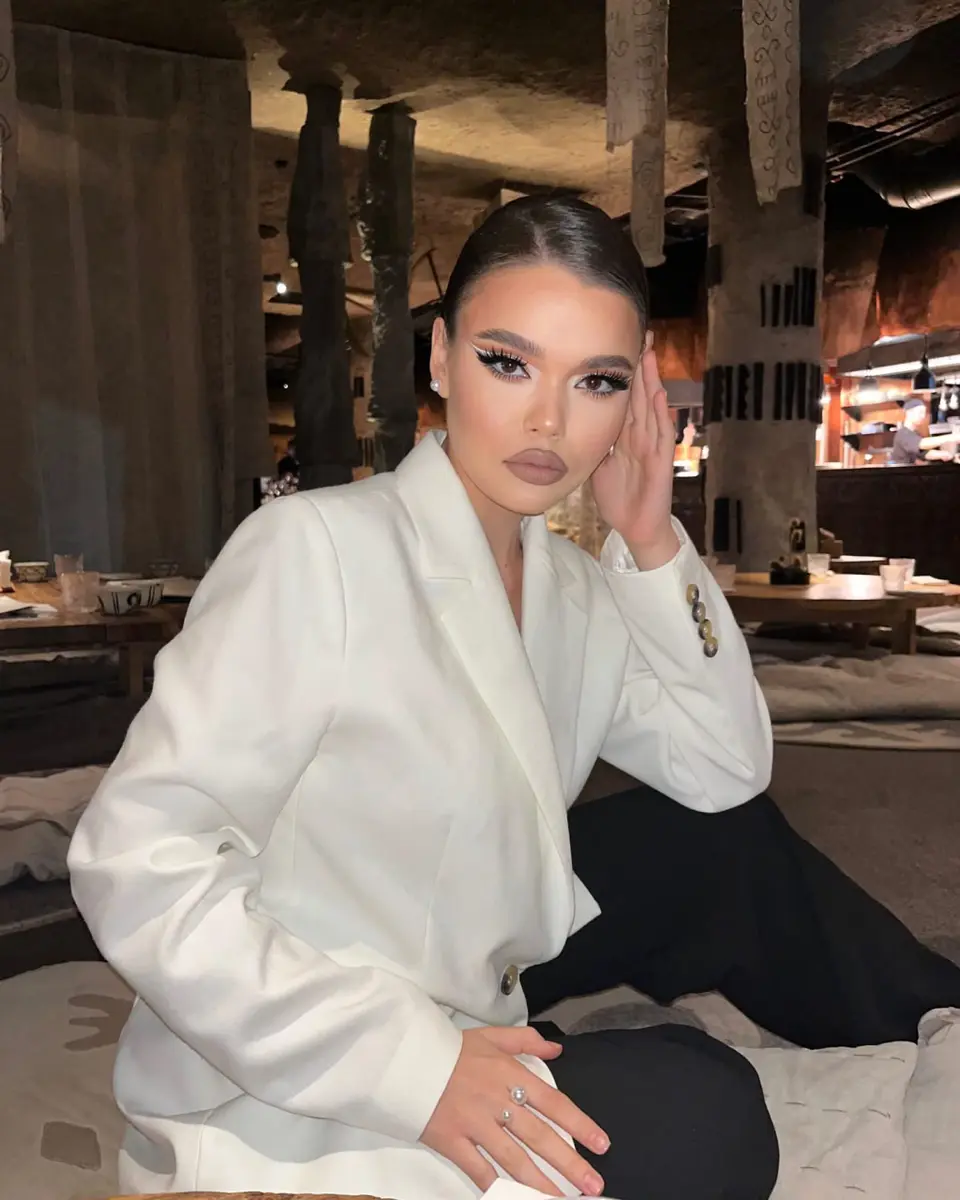 Виксория эскорт в городе Питер